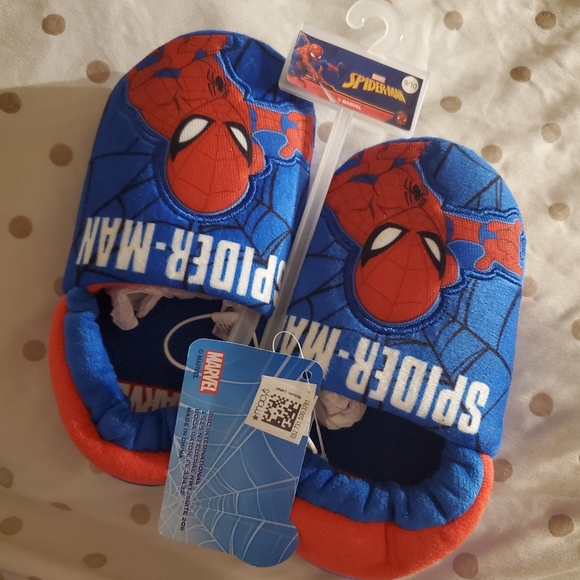 Spider🕷 Man Slippers - Picture 3 of 5